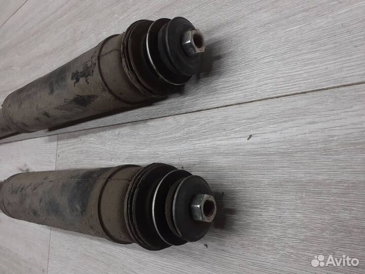 Амортизатор задний Toyota Corolla E18