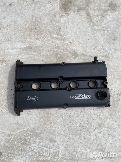 Клапанная крышка Zetec на Ford Focus 1