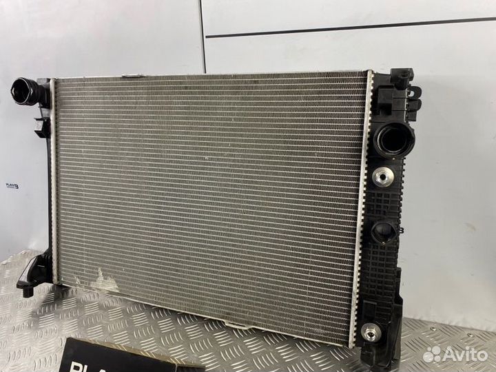 Радиатор охлаждения двигателя Mercedes-Benz