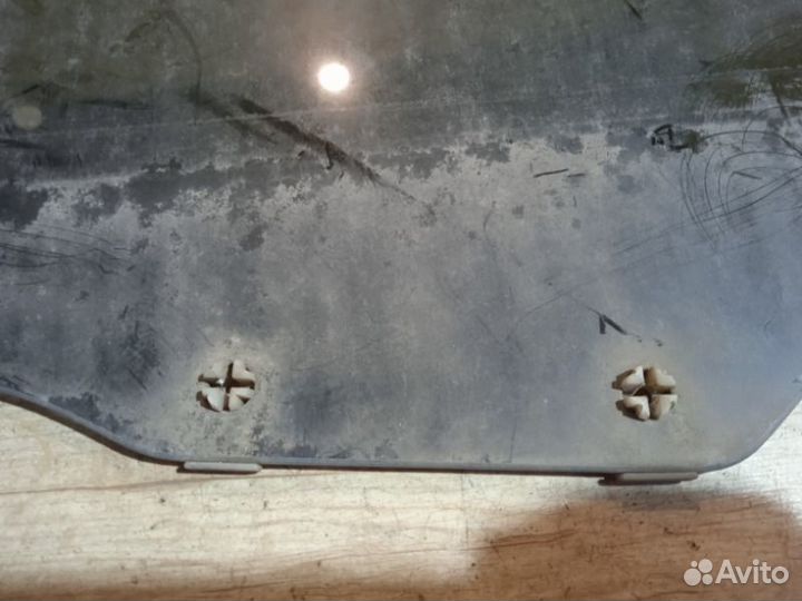 Стекло двери заднее правое Mitsubishi Pajero