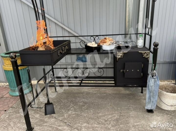 Мангал с крышей