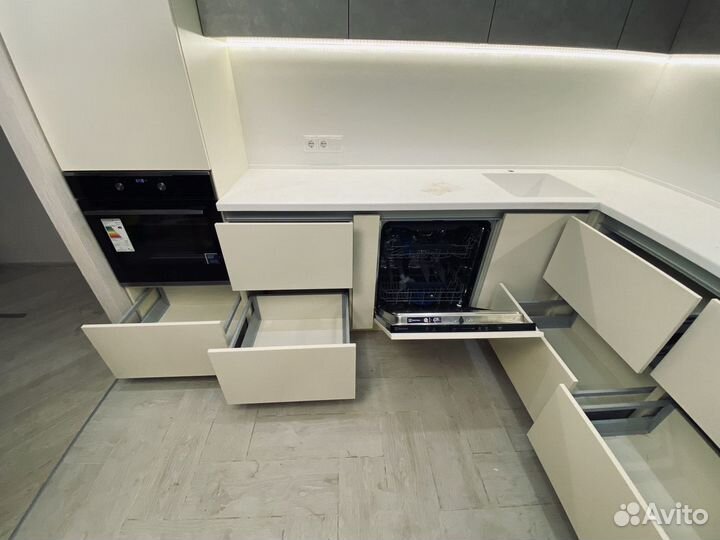 Кухня угловая без ручек. Рассрочка
