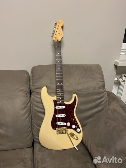 Гитара Fender stratocaster DeLuxe series