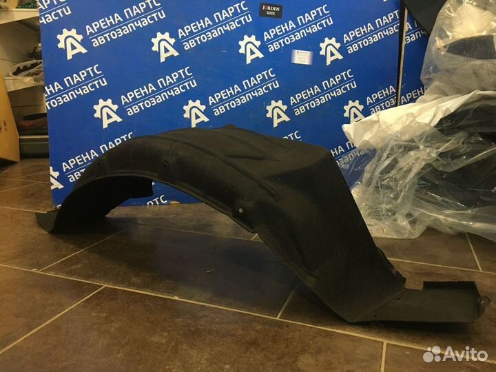 Подкрылок задний тайота камри Camry 2017