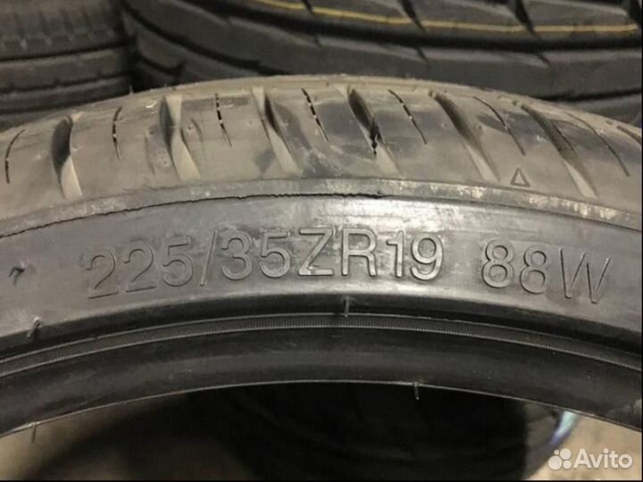 Rydanz Roadster R02 225/35 R19 88W