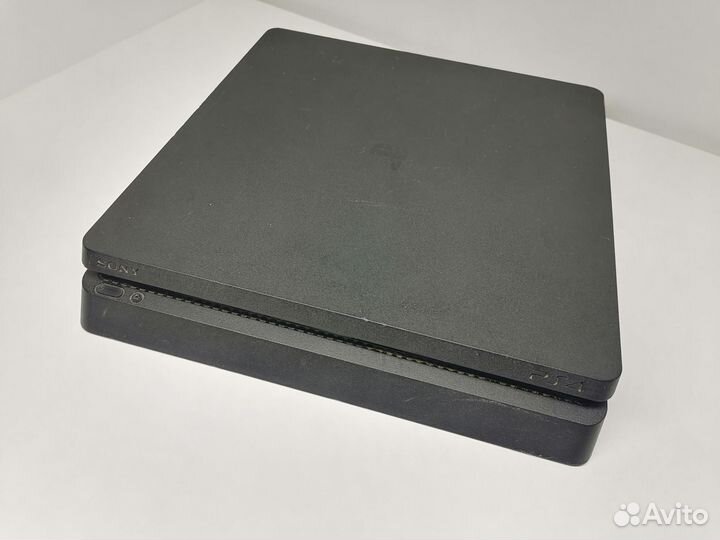 PS4 Slim 1Tb +2джоя, игры