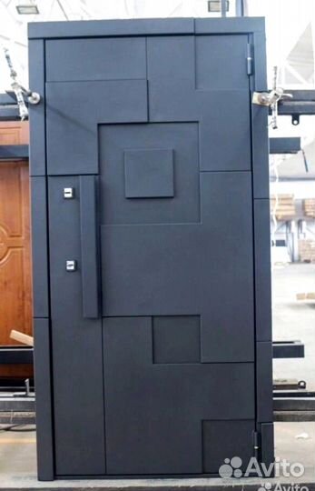 Входная металлическая дверь от производителя