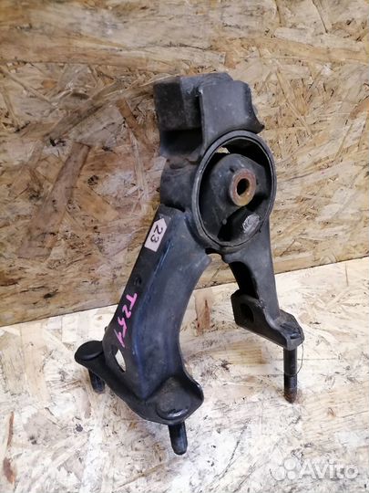 Подушка двигателя задняя Toyota Avensis T251