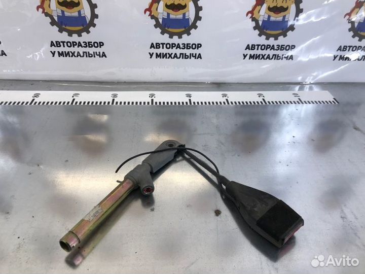 Ответная часть ремня безопасности передняя левая