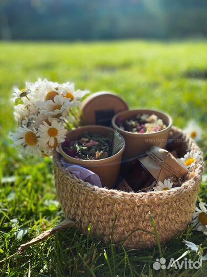 Вязаная корзина из джута. Ручная работа