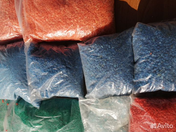 Мелкие цветные камни, песок для декора
