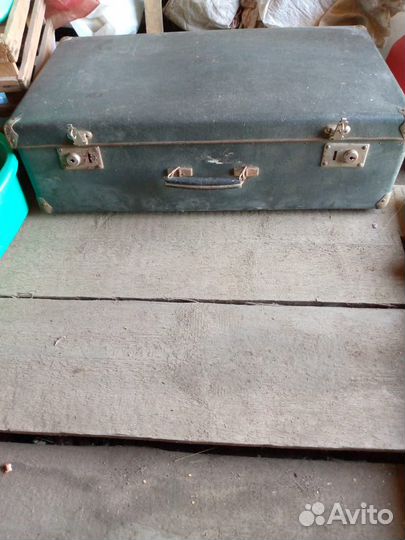 Чемодан ретро