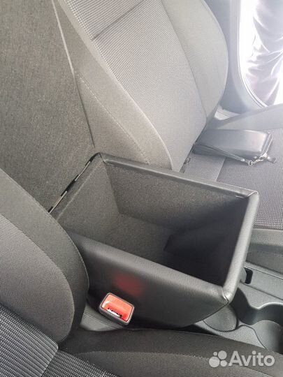 Подлокотник Хендай Солярис 2, Рио 4