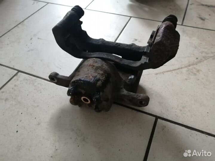 Суппорт тормозной передний mitsubishi lancer 9