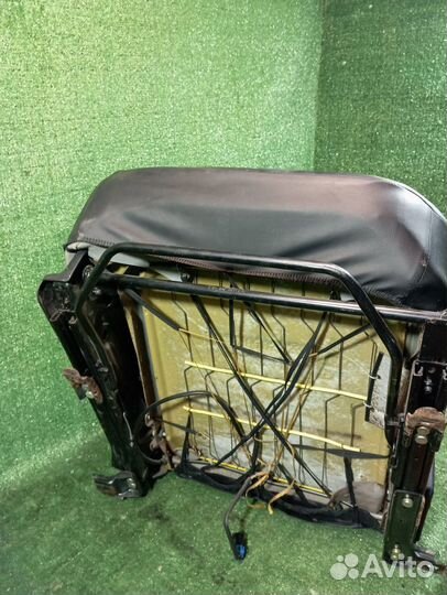 Сиденье переднее правое Mitsubishi Carisma