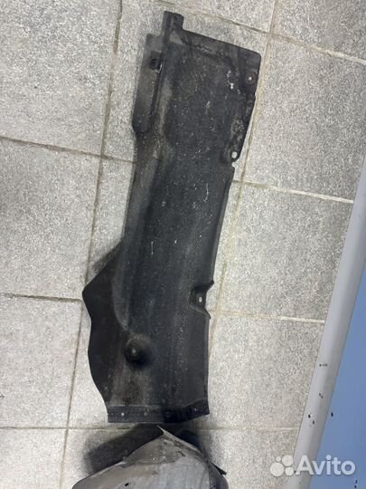 Hyundai i40 868123Z000 подкрылок правый передний