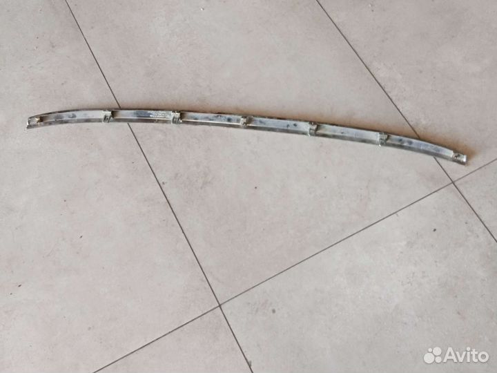 Молдинг переднего бампера Toyota Highlander U 40