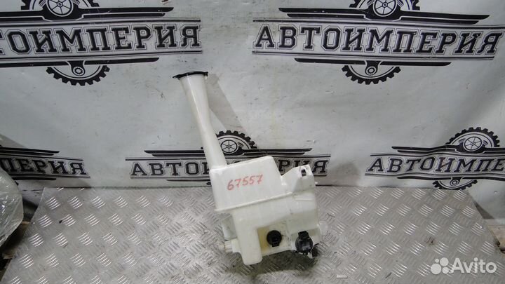 Бачок омывателя передний Toyota Sienna 2 2005 3.3