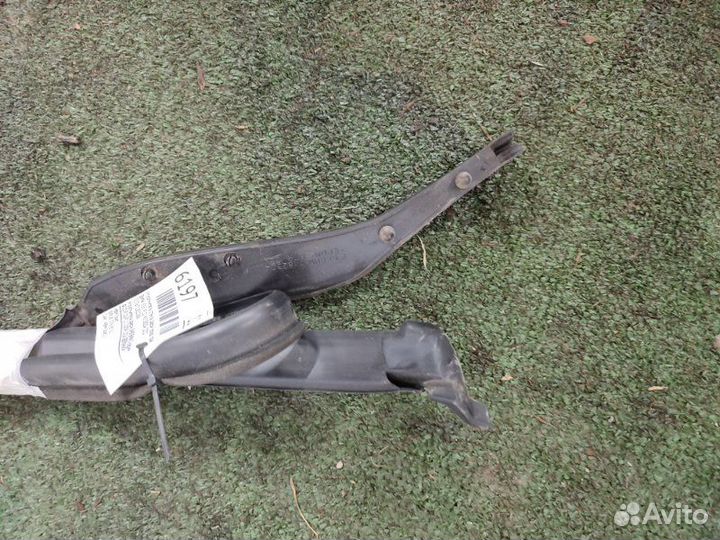 Уплотнитель стекла двери передний правый Bmw 535