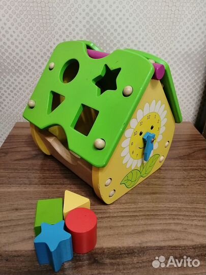 Домик-сортер, бизиборд