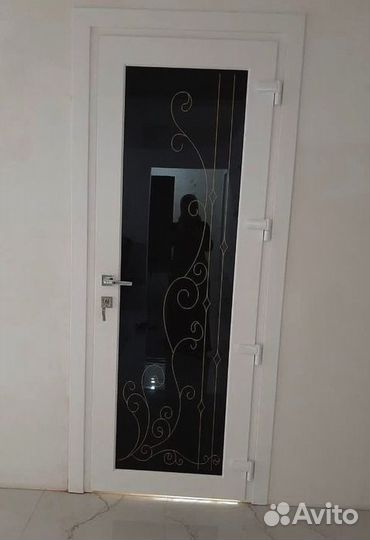 Пластиковая дверь