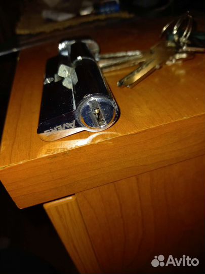 Личинка дверного замка с вертушкой