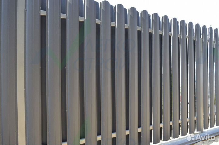Металлический штакетник для забора