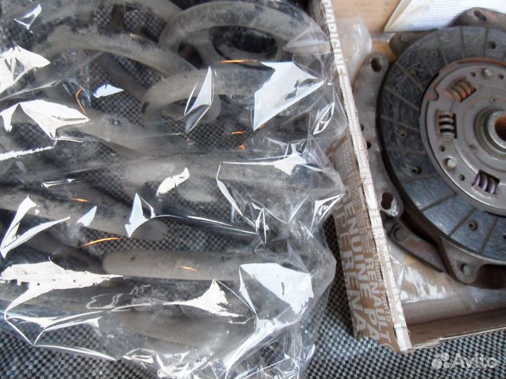 Задняя пружина Renault Symbol 1шт б/у