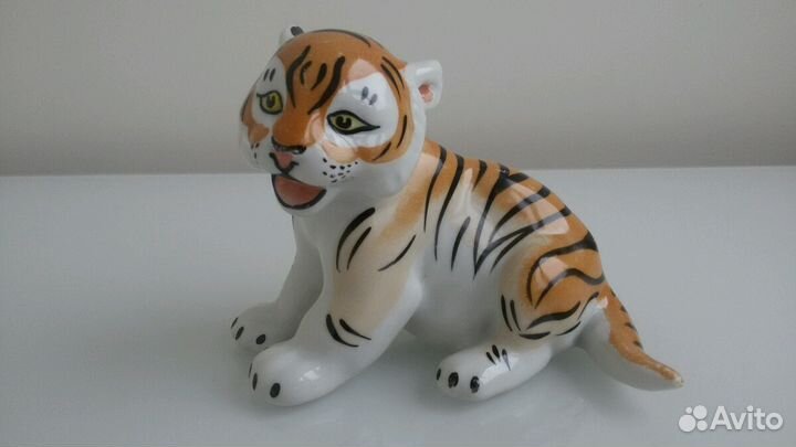 Фарфоровая статуэтка Тигренок - Вербилки