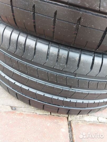 Pirelli P Zero PZ4 275/45 R21 и 315/40 R21 111Y