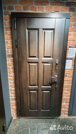 Дверь входная коричневая с термо-разрывом Лондон