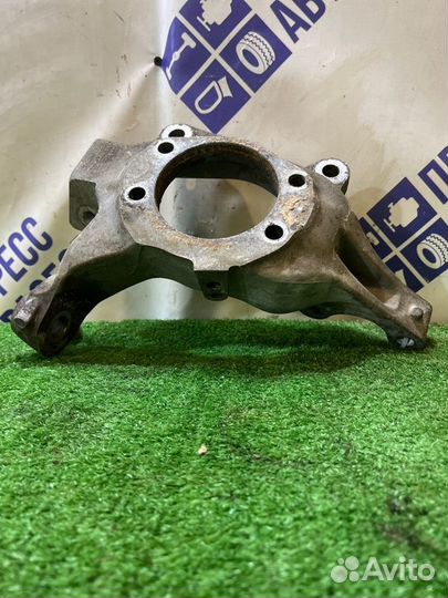 Поворотный кулак передний левый Nissan Teana J32