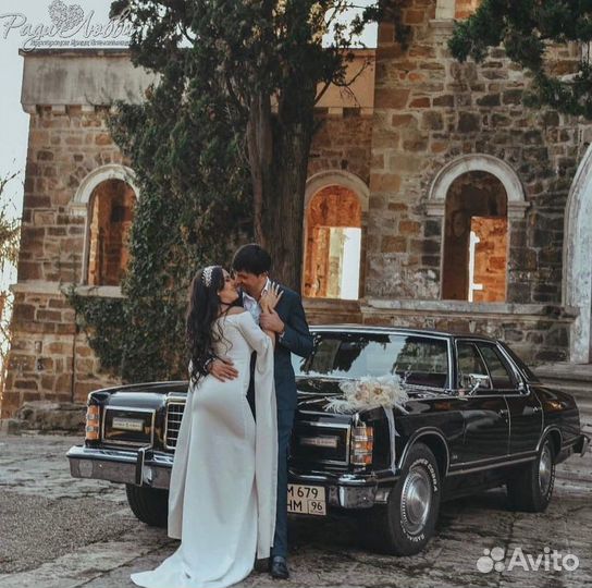 Свидание в старинном замке с видом на море