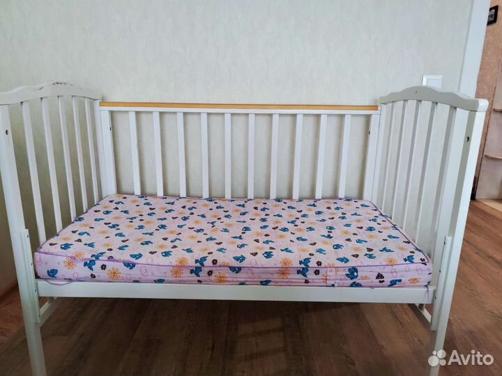 Детская кровать, с маятником