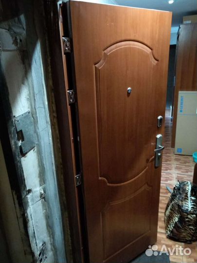 Дверь входная металлическая Б/У