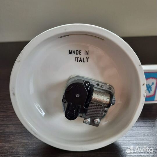 Статуэтка из фарфора музыкальная