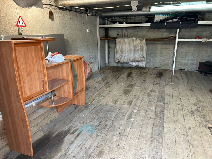 Гараж, > 30 м²