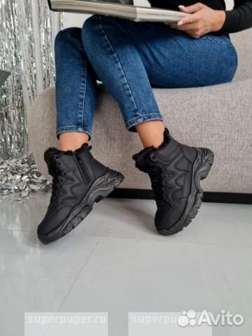 Кроссовки женские