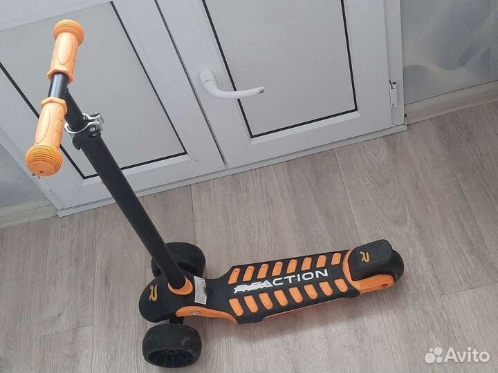 Самокат трехколесный