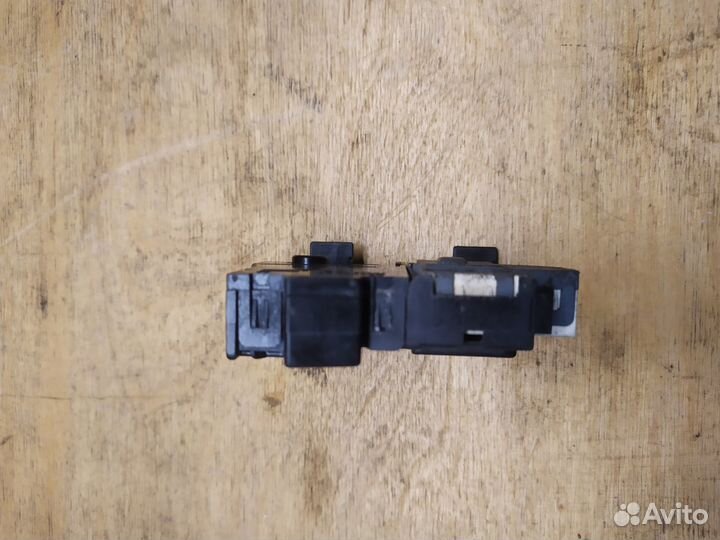 Замок люка стиральной машины indesit 160020225.00