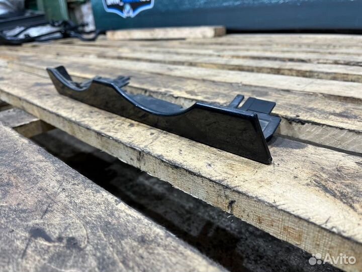 Ресничка. Накладка под фару правый Bmw 7 E38