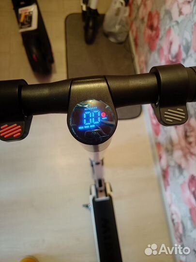 Новый электросамокат Midway I-one