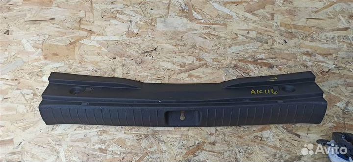 Облицовка задней панели (багажника) Kia Sportage