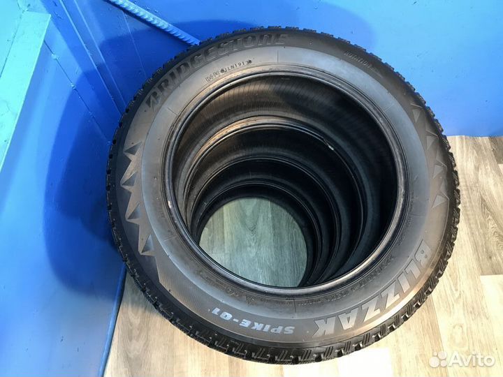 Bridgestone Blizzak Spike-01 225/60 R17