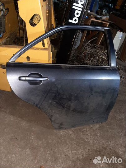 Задняя правая дверь камри 40