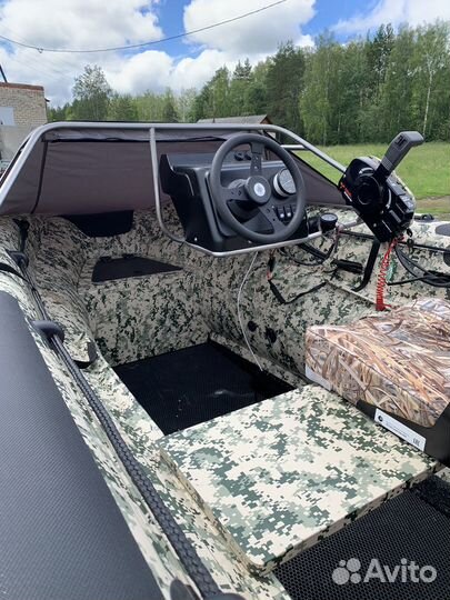 Моторная лодка под водомёт