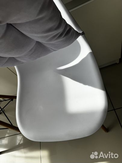 Стул белый со спинкой
