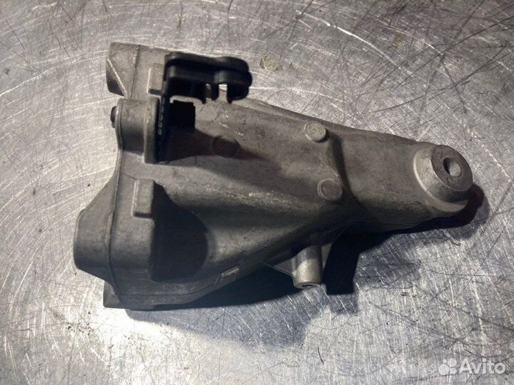 Кронштейн двигателя правый Mercedes E-Class W212