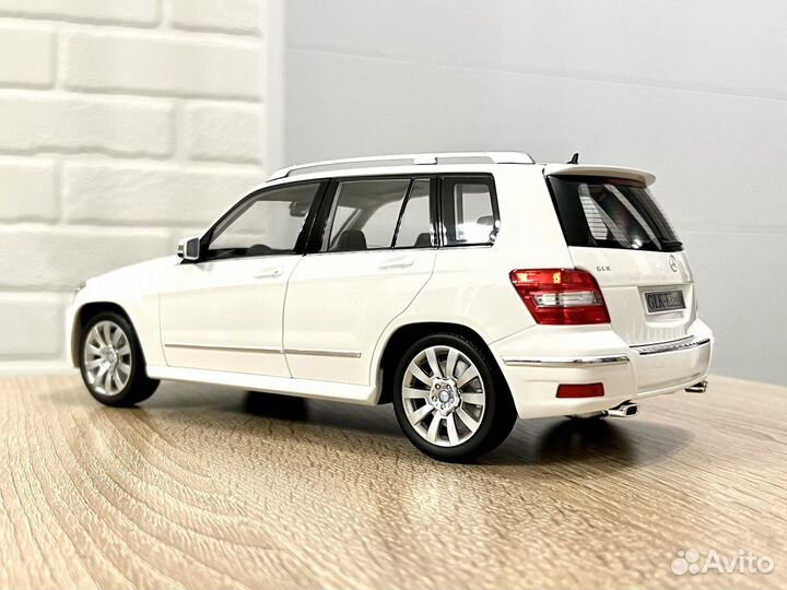 Mercedes-Benz GLK X204 White 1:18 Minichamps