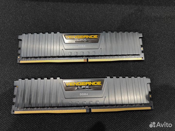 Оперативная память Corsair DDR4 16GB